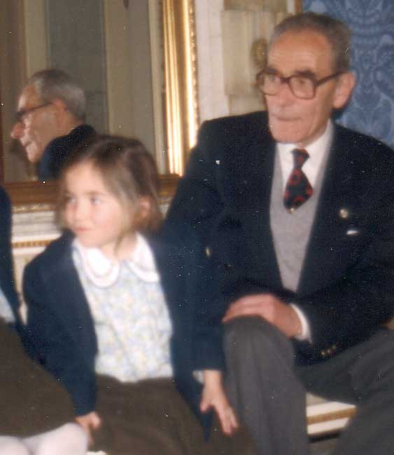 Con mi nieta Irache en el Teatro Español de Madrid, 16-2-1992